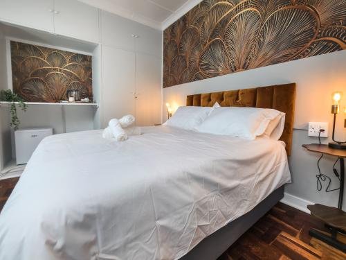 golden_mane_suite_-_room_5_2