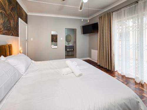 golden_mane_suite_-_room_5_5